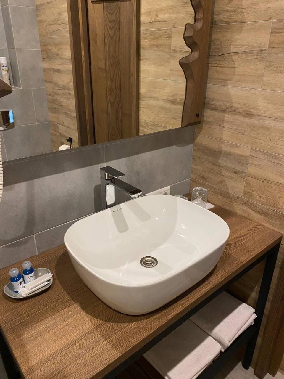 Hotel Фільварок Кмитів Velyki Kosharishcha Zewnętrze zdjęcie